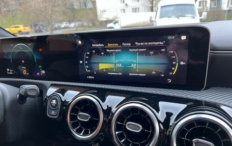 Mercedes-Benz A-Класс, 2018 год, 2 990 000 рублей, 13 фотография