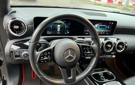 Mercedes-Benz A-Класс, 2018 год, 2 990 000 рублей, 16 фотография