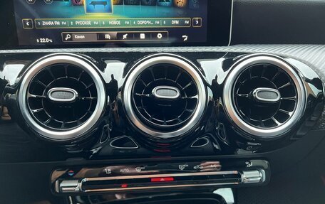 Mercedes-Benz A-Класс, 2018 год, 2 990 000 рублей, 14 фотография