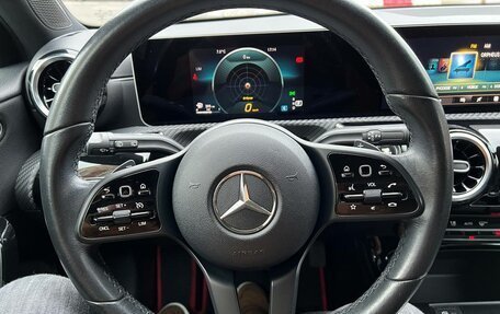 Mercedes-Benz A-Класс, 2018 год, 2 990 000 рублей, 18 фотография