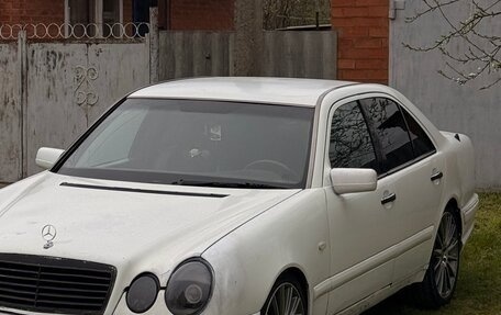 Mercedes-Benz E-Класс, 1996 год, 270 000 рублей, 1 фотография