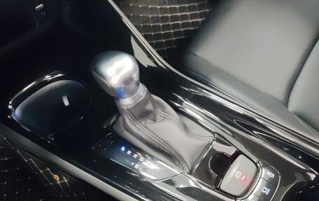 Toyota C-HR I рестайлинг, 2021 год, 2 800 000 рублей, 5 фотография