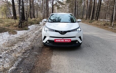 Toyota C-HR I рестайлинг, 2021 год, 2 800 000 рублей, 10 фотография