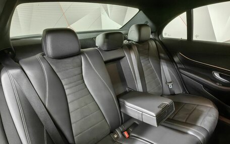 Mercedes-Benz E-Класс, 2019 год, 3 050 000 рублей, 17 фотография