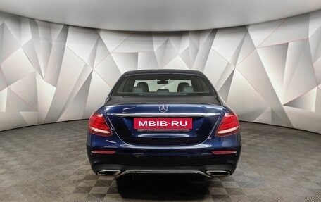 Mercedes-Benz E-Класс, 2019 год, 3 050 000 рублей, 8 фотография