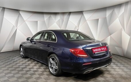 Mercedes-Benz E-Класс, 2019 год, 3 050 000 рублей, 4 фотография