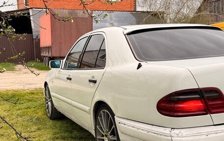 Mercedes-Benz E-Класс, 1996 год, 270 000 рублей, 3 фотография