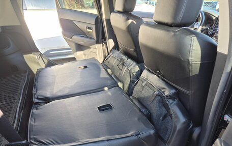 Mitsubishi Outlander III рестайлинг 3, 2018 год, 1 880 000 рублей, 10 фотография