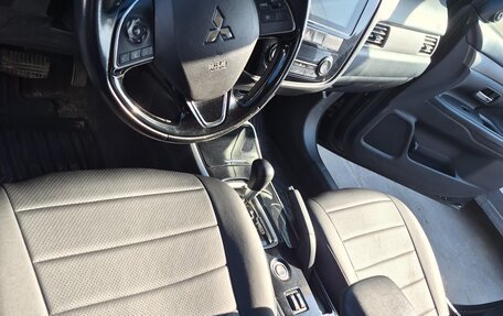 Mitsubishi Outlander III рестайлинг 3, 2018 год, 1 880 000 рублей, 9 фотография