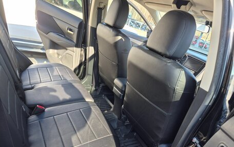 Mitsubishi Outlander III рестайлинг 3, 2018 год, 1 880 000 рублей, 11 фотография