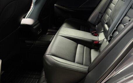 Lexus IS III, 2017 год, 2 900 000 рублей, 13 фотография