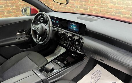 Mercedes-Benz A-Класс, 2019 год, 2 090 000 рублей, 10 фотография