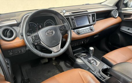 Toyota RAV4, 2017 год, 2 890 000 рублей, 13 фотография