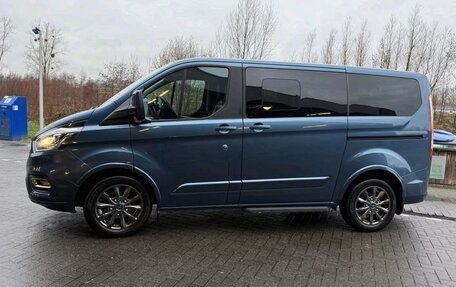 Ford Tourneo Custom I рестайлинг, 2021 год, 2 820 000 рублей, 2 фотография