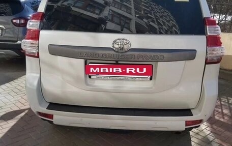 Toyota Land Cruiser Prado 150 рестайлинг 2, 2015 год, 3 700 000 рублей, 4 фотография