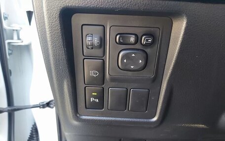 Toyota Land Cruiser Prado 150 рестайлинг 2, 2015 год, 3 700 000 рублей, 13 фотография