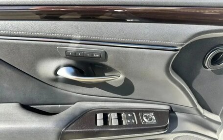 Lexus ES VII, 2018 год, 3 700 000 рублей, 29 фотография