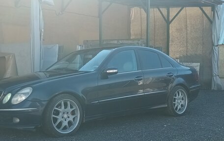 Mercedes-Benz E-Класс, 2004 год, 655 000 рублей, 3 фотография