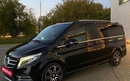 Mercedes-Benz V-Класс, 2018 год, 3 500 000 рублей, 2 фотография