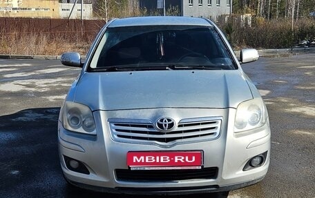 Toyota Avensis III рестайлинг, 2005 год, 800 000 рублей, 1 фотография