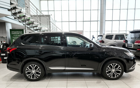 Mitsubishi Outlander III рестайлинг 3, 2017 год, 2 250 000 рублей, 8 фотография