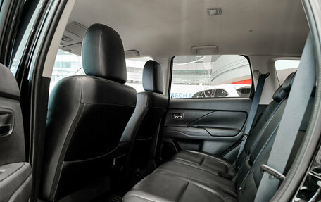 Mitsubishi Outlander III рестайлинг 3, 2017 год, 2 250 000 рублей, 16 фотография