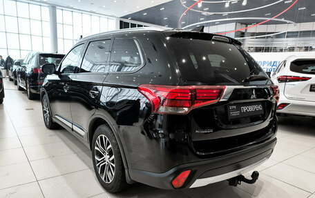 Mitsubishi Outlander III рестайлинг 3, 2017 год, 2 250 000 рублей, 11 фотография