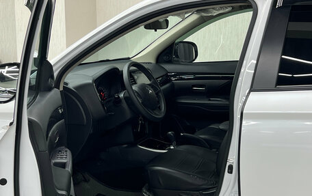 Mitsubishi Outlander III рестайлинг 3, 2022 год, 2 497 000 рублей, 10 фотография