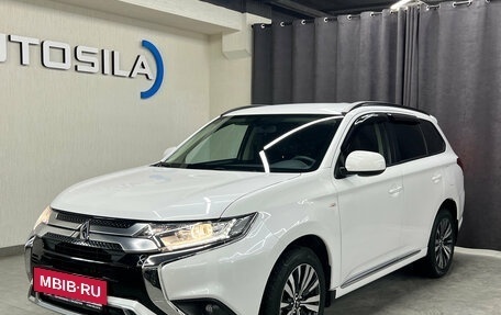 Mitsubishi Outlander III рестайлинг 3, 2022 год, 2 497 000 рублей, 4 фотография