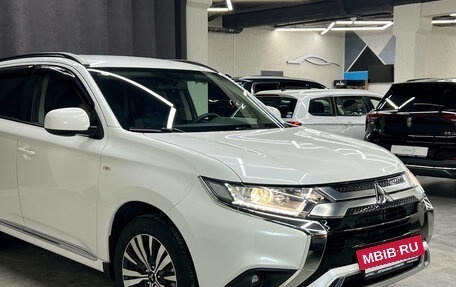 Mitsubishi Outlander III рестайлинг 3, 2022 год, 2 497 000 рублей, 7 фотография