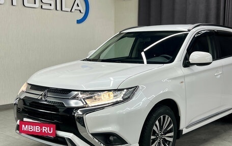 Mitsubishi Outlander III рестайлинг 3, 2022 год, 2 497 000 рублей, 5 фотография