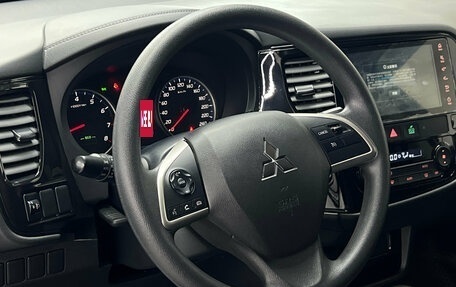 Mitsubishi Outlander III рестайлинг 3, 2022 год, 2 497 000 рублей, 12 фотография