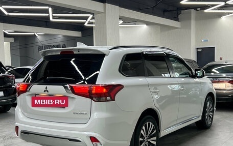 Mitsubishi Outlander III рестайлинг 3, 2022 год, 2 497 000 рублей, 23 фотография