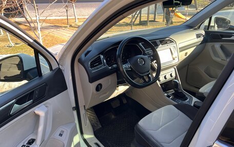 Volkswagen Tiguan II, 2017 год, 1 900 000 рублей, 2 фотография