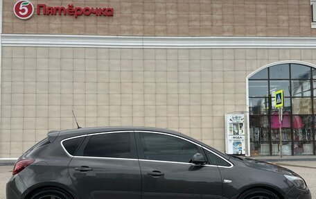 Opel Astra J, 2014 год, 1 050 000 рублей, 2 фотография