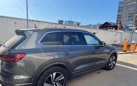 Volkswagen Touareg III, 2018 год, 5 600 000 рублей, 6 фотография