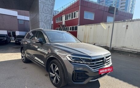 Volkswagen Touareg III, 2018 год, 5 600 000 рублей, 2 фотография