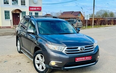 Toyota Highlander III, 2013 год, 1 800 000 рублей, 1 фотография