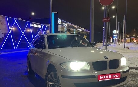 BMW 1 серия, 2009 год, 700 000 рублей, 1 фотография