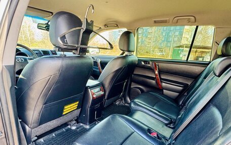 Toyota Highlander III, 2013 год, 1 800 000 рублей, 10 фотография