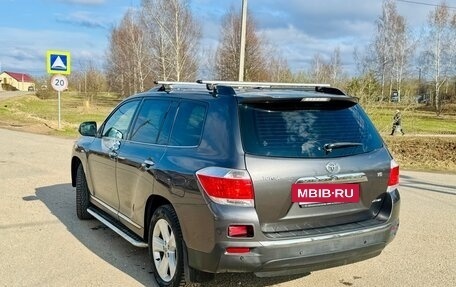 Toyota Highlander III, 2013 год, 1 800 000 рублей, 6 фотография