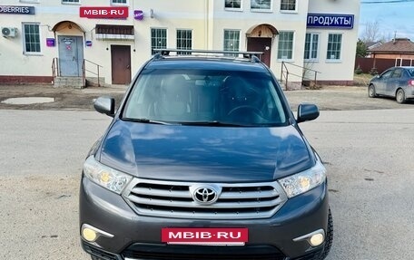 Toyota Highlander III, 2013 год, 1 800 000 рублей, 2 фотография