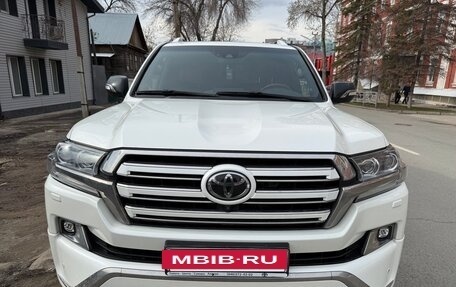 Toyota Land Cruiser 200, 2016 год, 5 619 000 рублей, 3 фотография