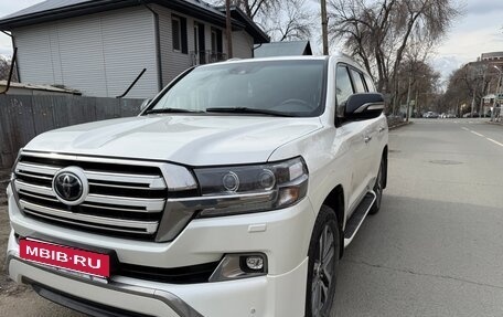 Toyota Land Cruiser 200, 2016 год, 5 619 000 рублей, 2 фотография