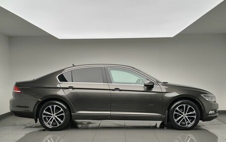 Volkswagen Passat B8 рестайлинг, 2017 год, 1 842 000 рублей, 3 фотография
