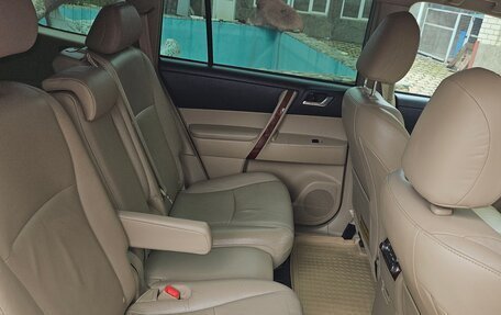 Toyota Highlander III, 2011 год, 2 100 000 рублей, 11 фотография