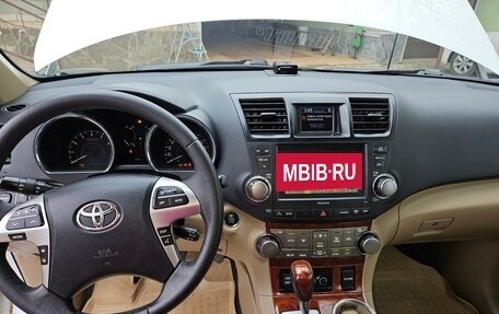 Toyota Highlander III, 2011 год, 2 100 000 рублей, 15 фотография