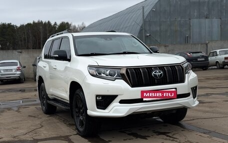 Toyota Land Cruiser Prado 150 рестайлинг 2, 2020 год, 7 500 000 рублей, 4 фотография