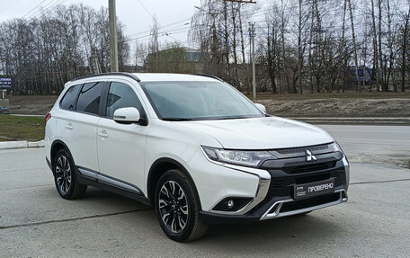 Mitsubishi Outlander III рестайлинг 3, 2021 год, 2 820 000 рублей, 3 фотография