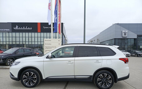 Mitsubishi Outlander III рестайлинг 3, 2021 год, 2 820 000 рублей, 10 фотография